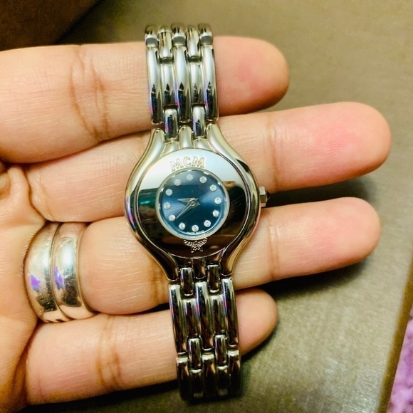 authentic MCM ladies watch in silver tone - Picture 4 of 8